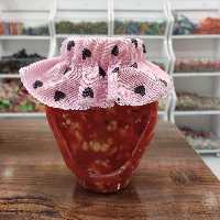 ترشی سالاد با آب گوجه فرنگی با سرکه سیب طبیعی با درب تزئین شده با درب صورتی