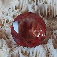 نگین الکساندریت جواهری کمی لب پرشده 