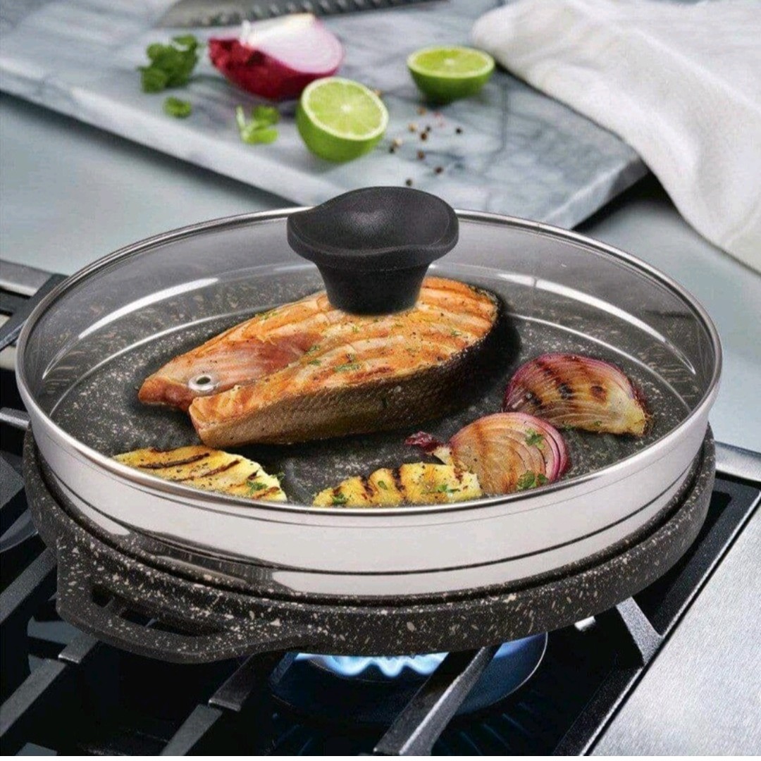تابه گریل گرد رژیمی برای طبخ خوشمزه ترین غذاها،جنس بدنه چدن،درب صد در صد استیل که اصلاااا زنگ نمیزنه لطفا موجودی بگیرید