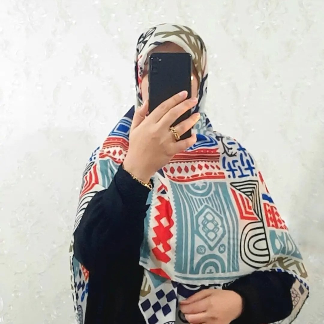 روسری نخی،چهارفصل،دوردست دوز،قواره135،ایستایی خوبی داره،برای زیر چادر هم کاملا مناسبه