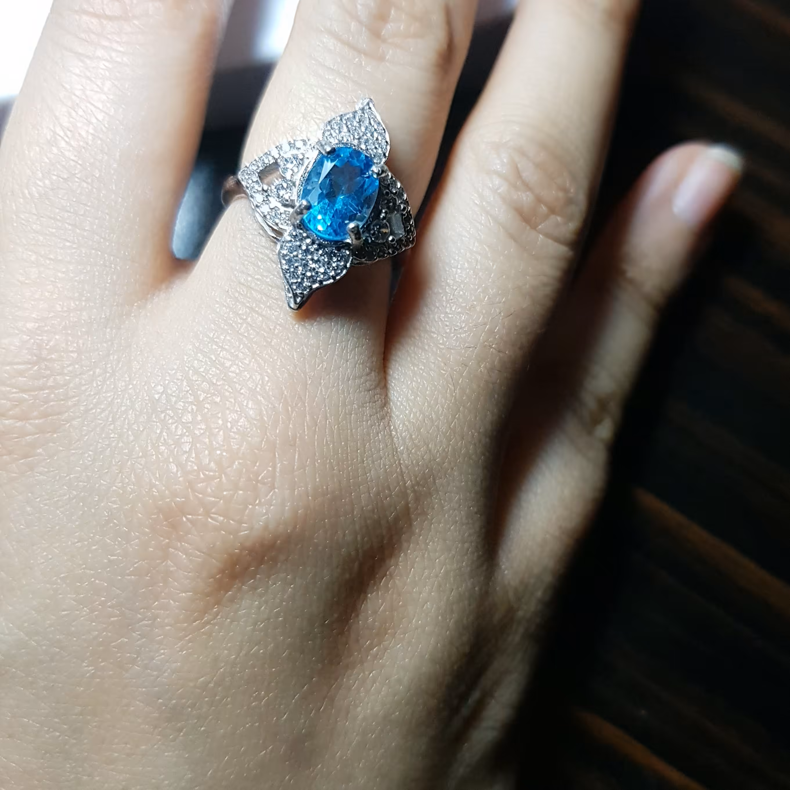 انگشتر  زنانه نقره سنگ توپاز آبکاری طلا سفید  