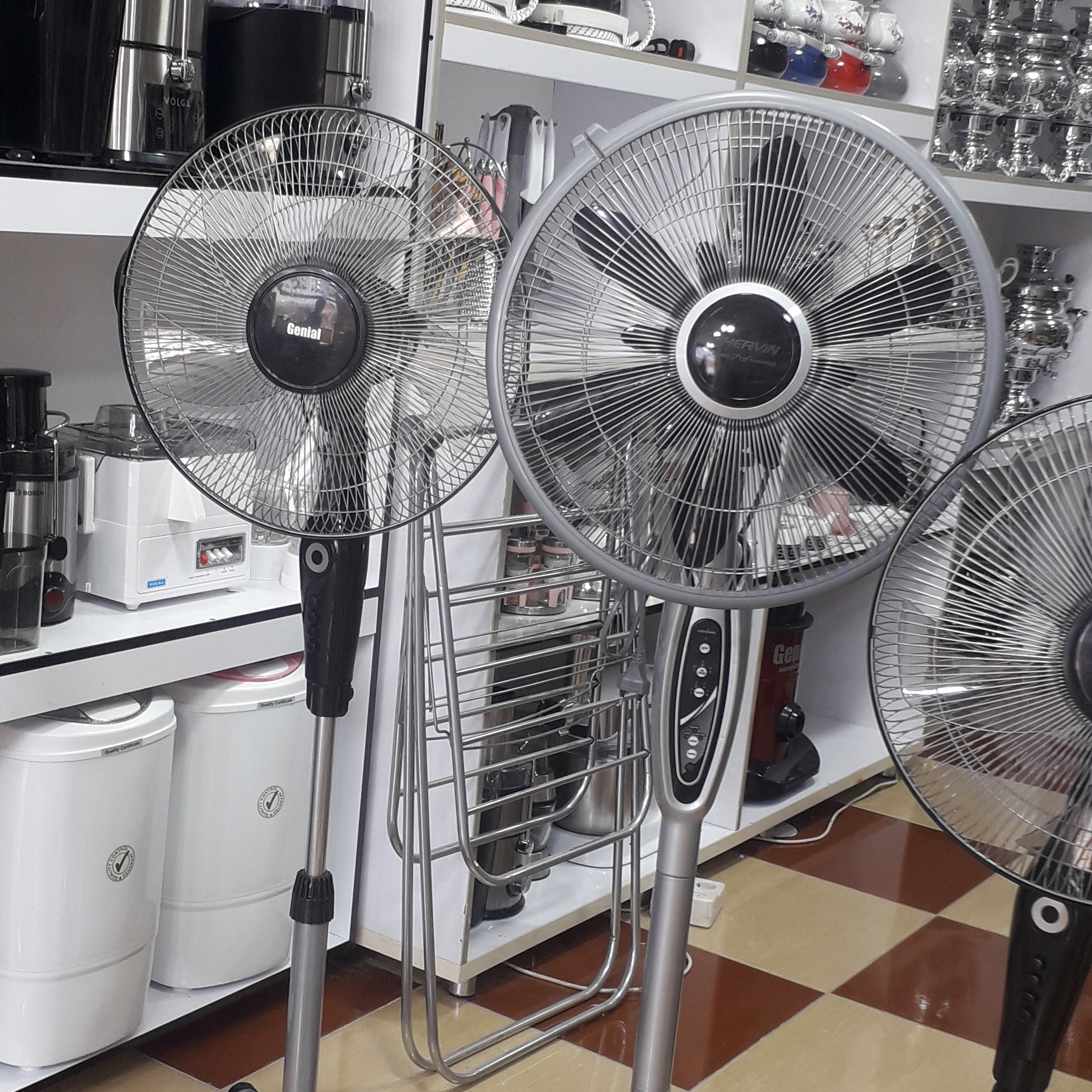 پنکه 3 حالته دیجیتال و ریموت دار
6 پره با پرتاب باد فوق العاده،درجه 1
دارای تایمر،قابل کنترل