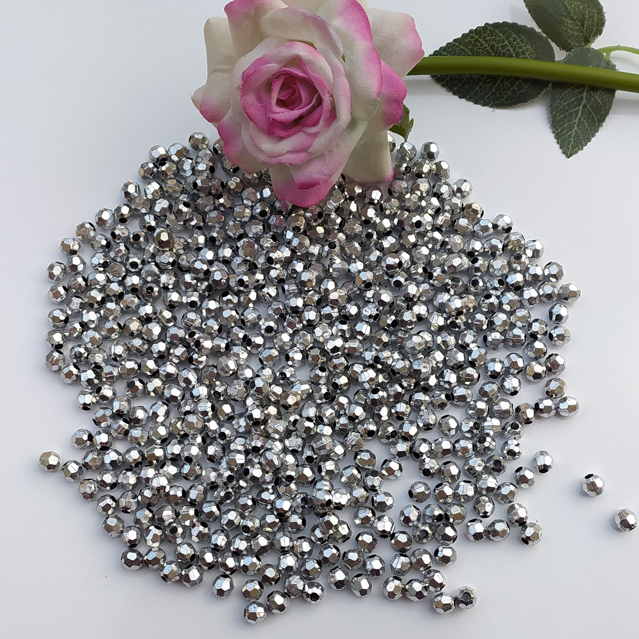 کریستال پلاستیکی طرح تراش سایز 6 نقره ای متالیک (پک 70 گرمی) 650 عددی