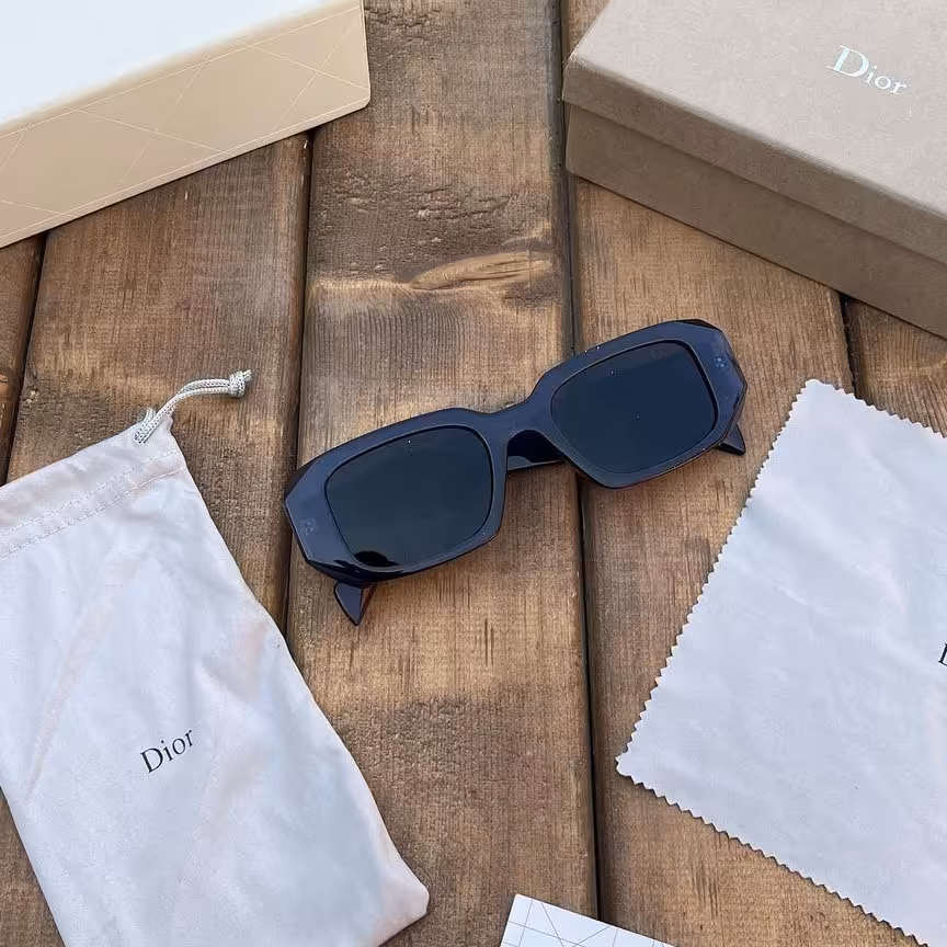 عینک آفتابی زنانه و مردانه مارک دیور یووی 400 (رنگ مشکی)