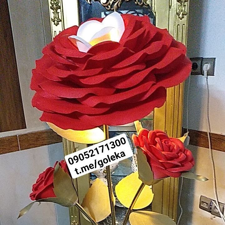 گل آباژوری سه شاخه غنچه دار غولپیکر پایه دار