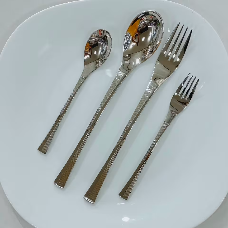 سرویس قاشق چنگال 24نفره مدل شیکاگو طرح دار