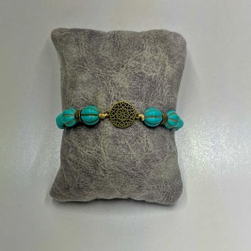 دستبند رنگ آبی فیروزه ایی وزن 8 گرم اندازه39 سانتیمتر 