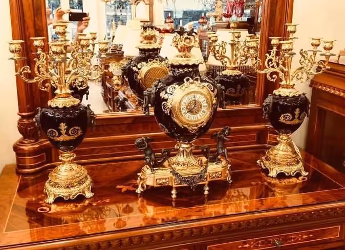 ساعت و شمعدان مجسمه دار