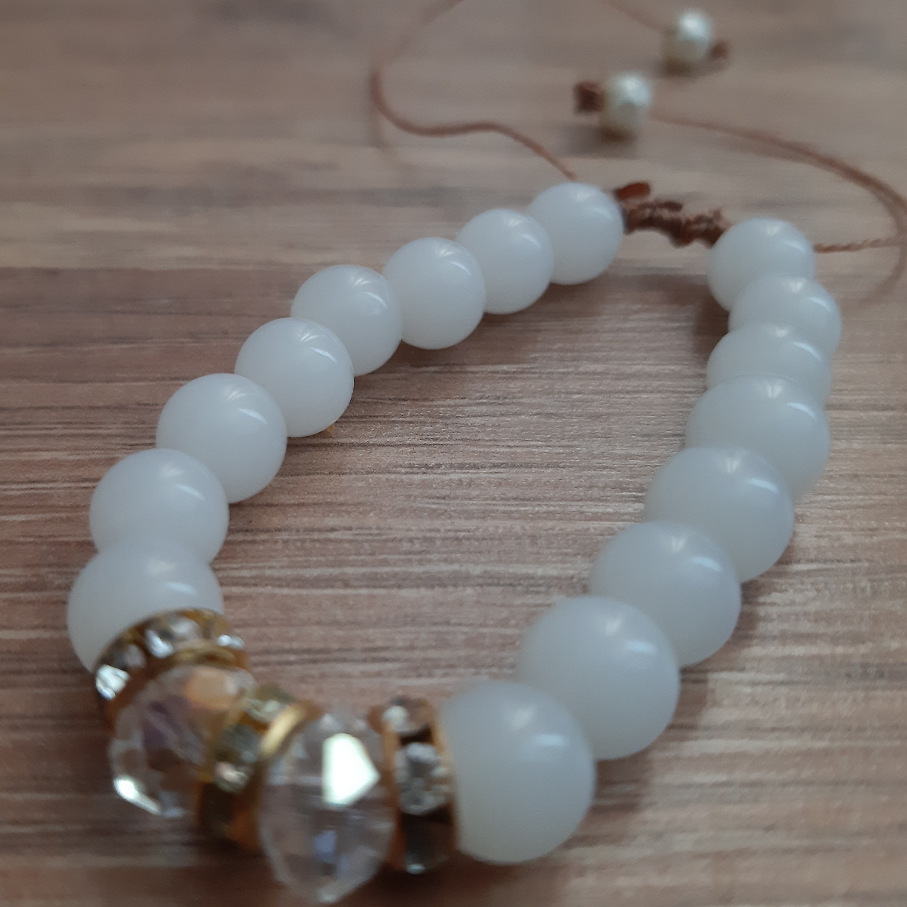 دستبندسفید مهره دار