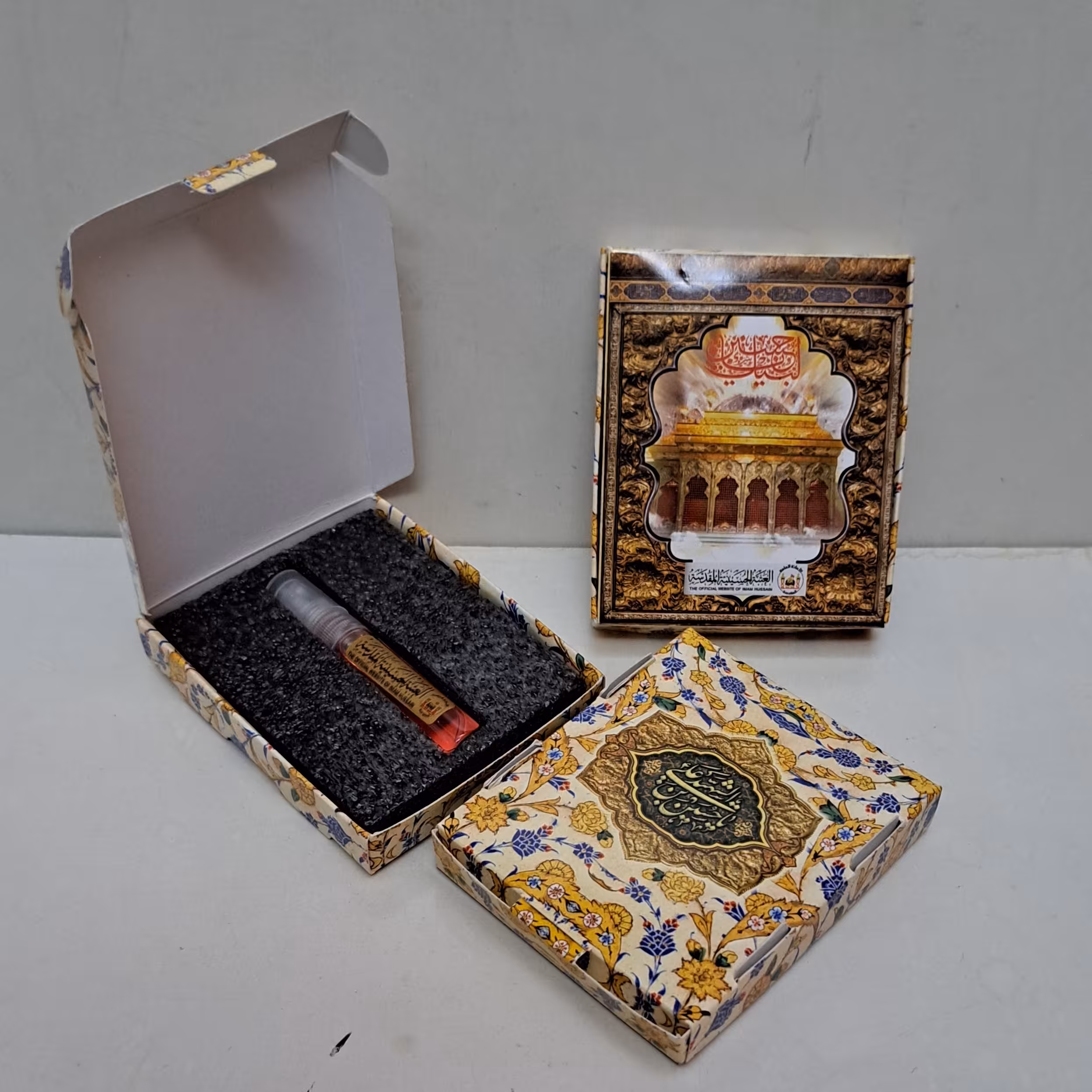 عطر مخصوص حرم امام حسین علیه السلام رایحه ای از داخل حرم آقا مناسب روز معلم پدر مادر هدیه معنوی کربلا سوغات کربلا 