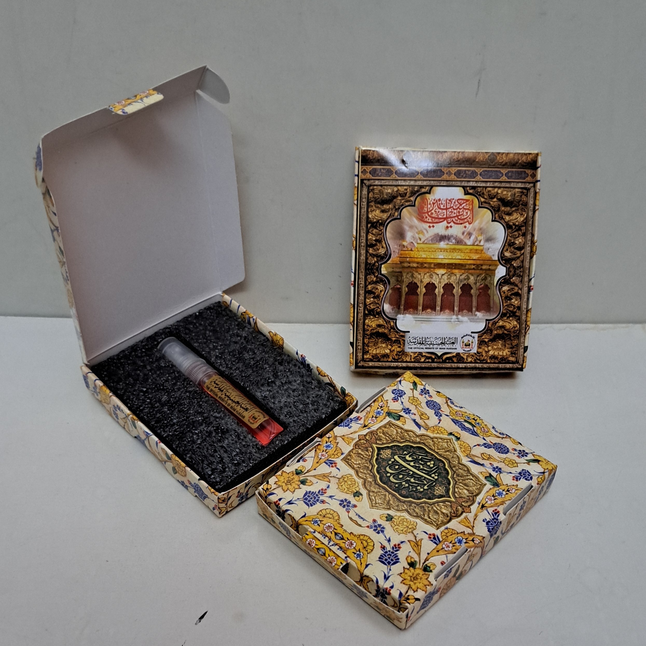 عطر مخصوص حرم امام حسین علیه السلام رایحه ای از داخل حرم آقا مناسب روز معلم پدر مادر هدیه معنوی کربلا سوغات کربلا