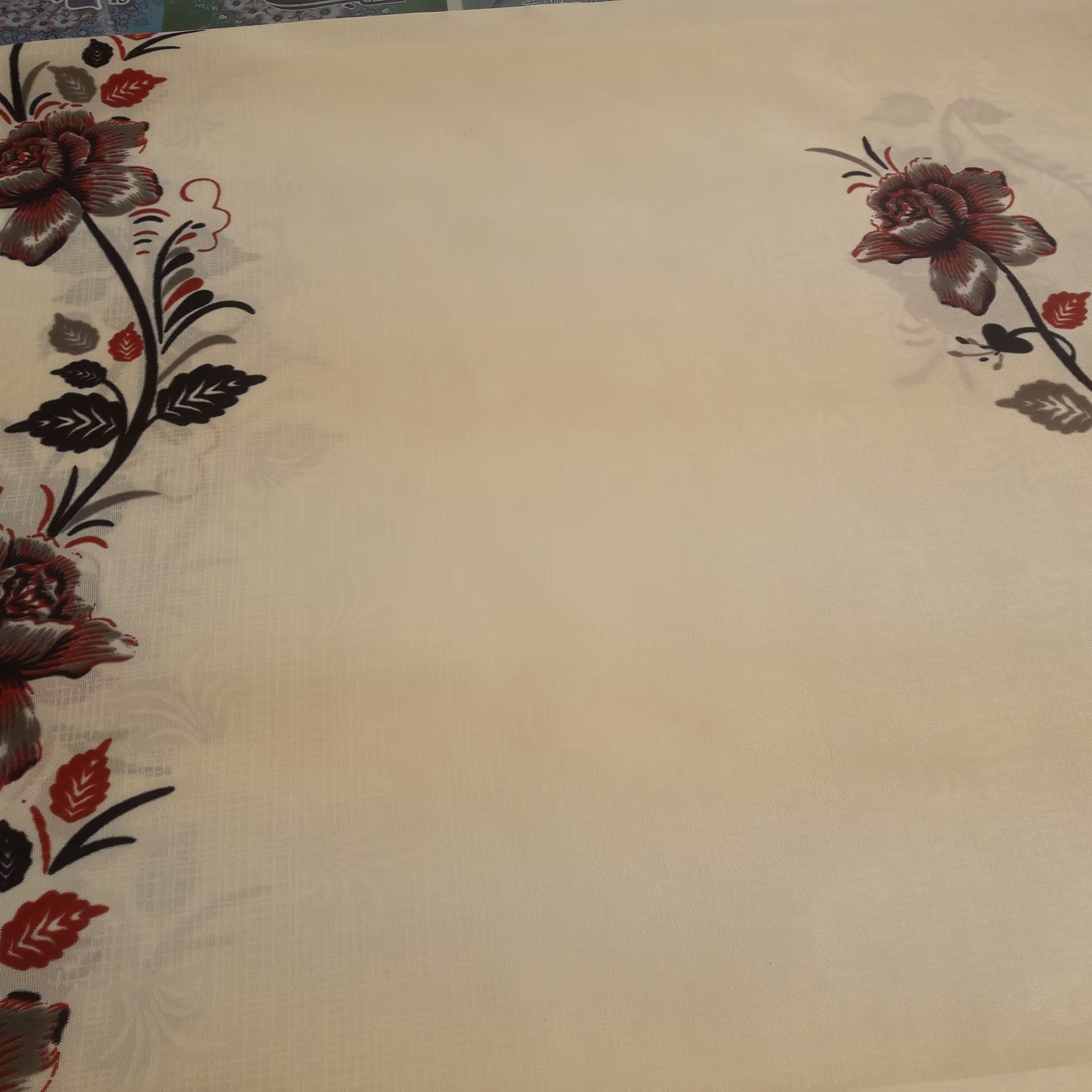 پرده ای سه متر  بصورت عمده ای (عدلی 240 متر  باربری بصورت پس کرایه)