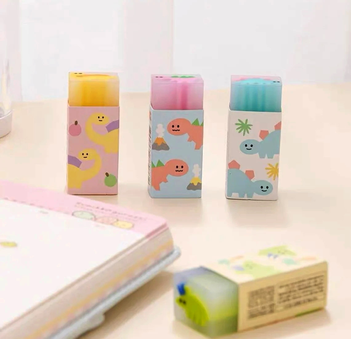 پاکن طرح دايناسور