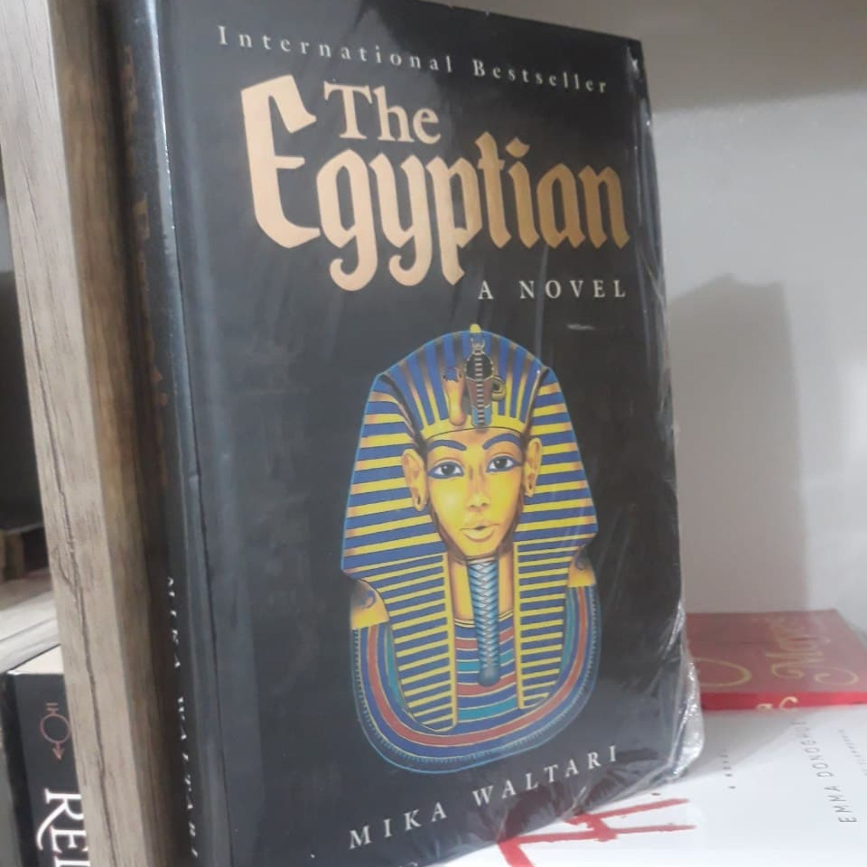 کتاب زبان اصلی The Egyptian (سینوهه مصری پزشک مخصوص فرعون)