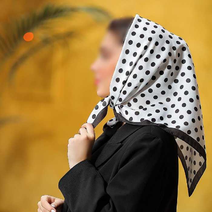 مینی اسکارف زمینه سفید طرح خال خالی حاشیه مشکی ارسال رایگان (باندانا)
