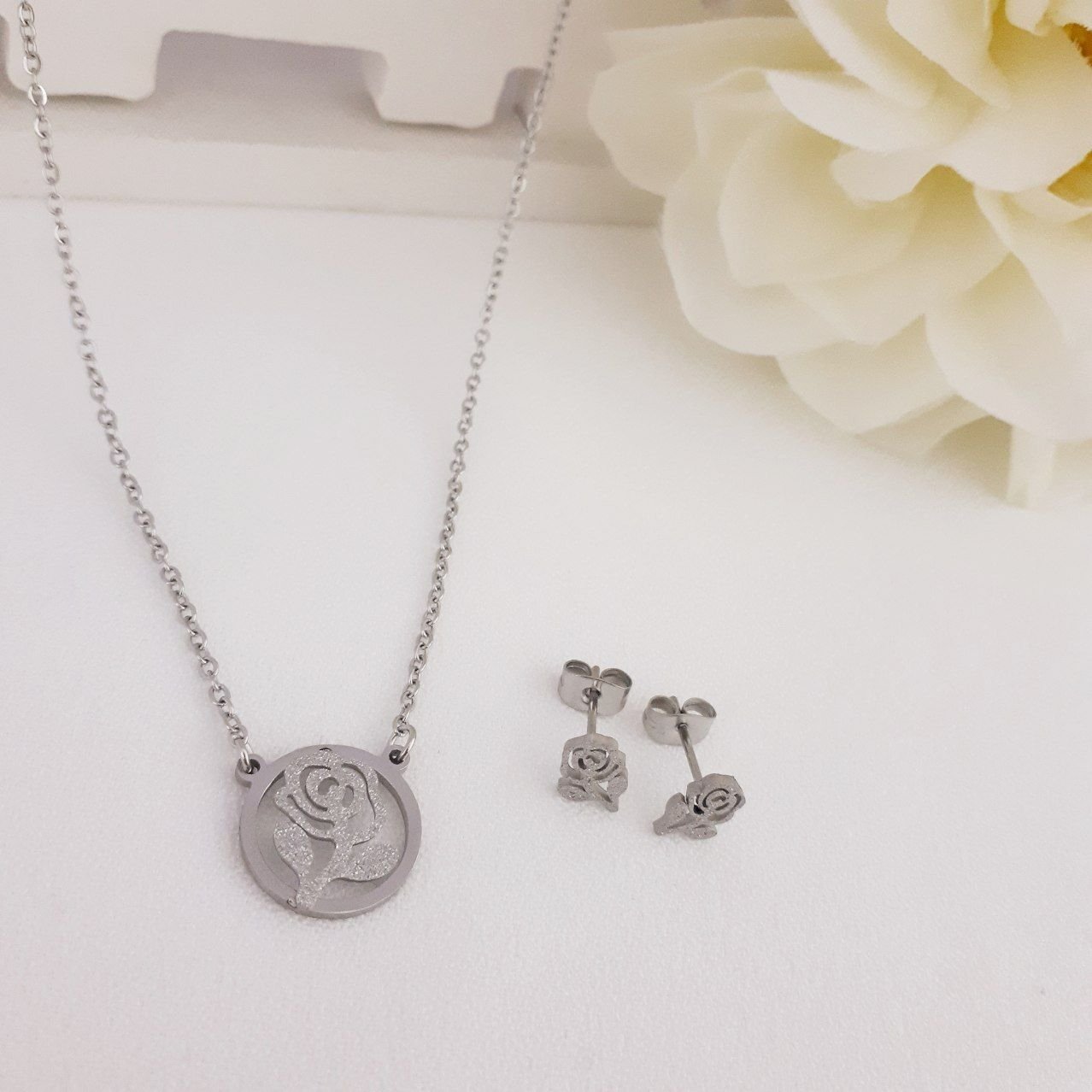 نیمست کد7554طرح طلا. آبکاری طلا. رنگ ثابت. ضدحساسیت 