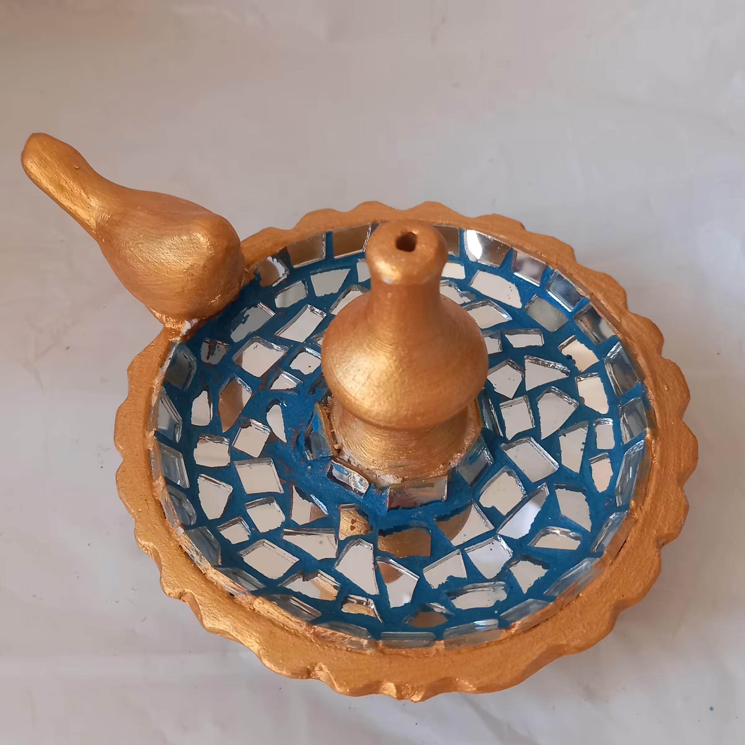 جای عود آینه کاری شده