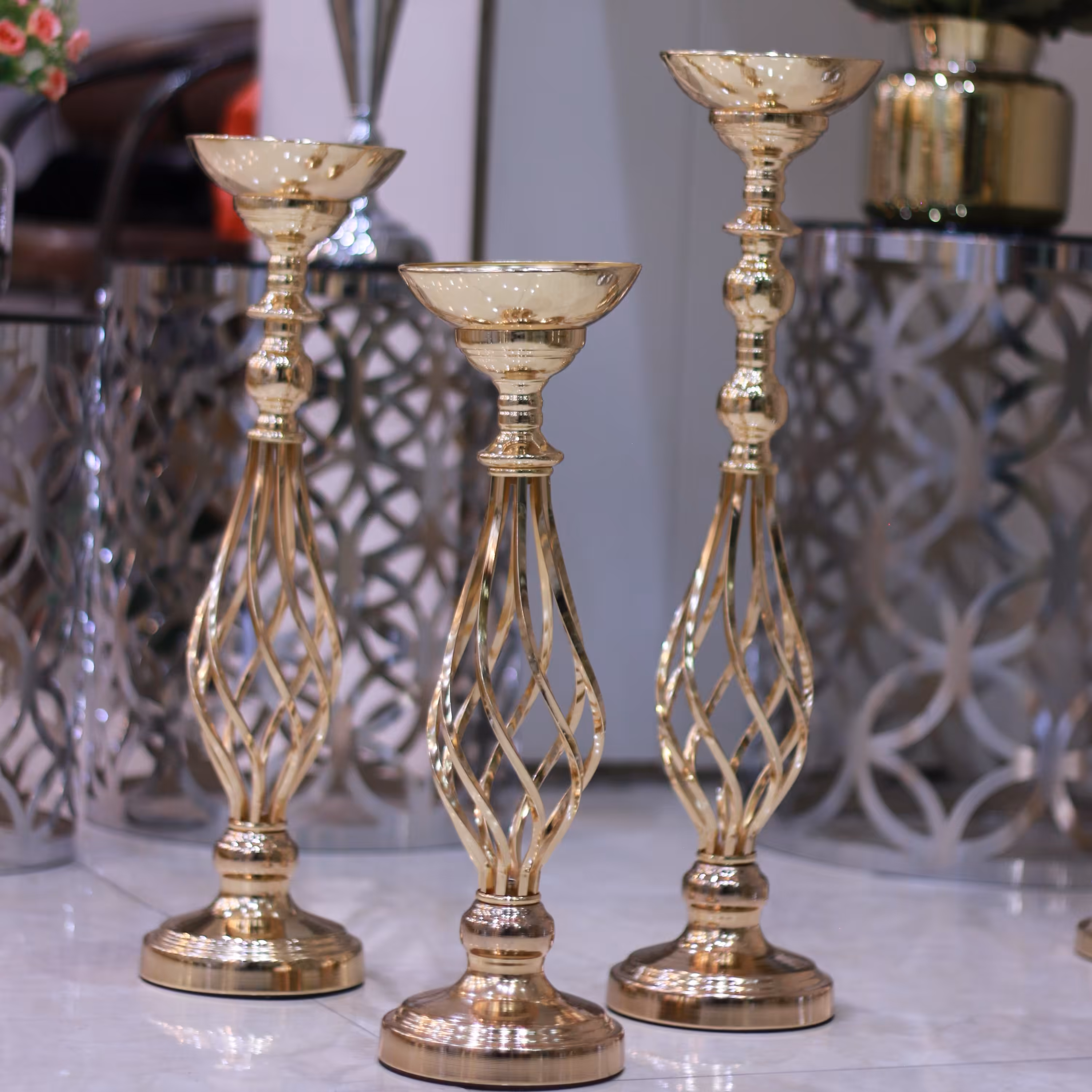 شمعدان کنارسالنی وارداتی پیچ طلایی و نقره ای 