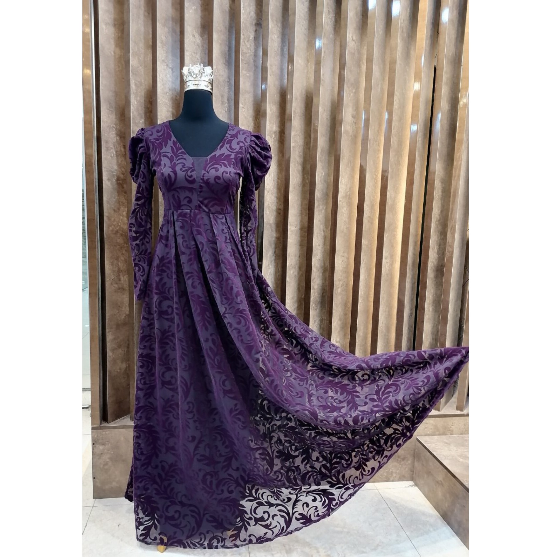 لباس مجلسی بلند مخمل مدل ماهرخ سایزبندی 36 الی 50 رنگبندی ژورنال - ماکسی مجلسی 