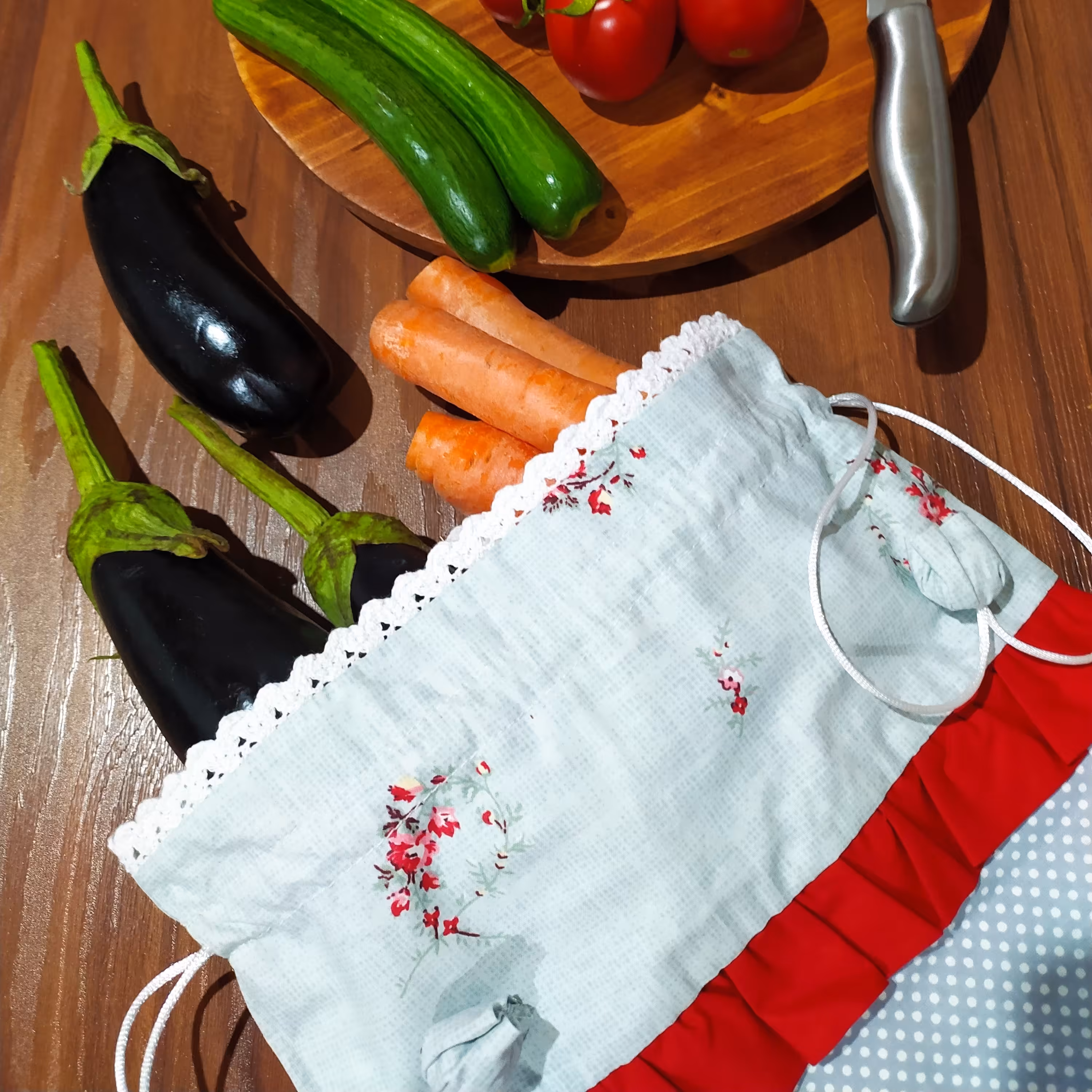 کیسه سبزیجات و کیسه میوه از سه لایه ...پارچه اصلی مشما و پارچه سفید چلوار داخل کیسه دوخته شده بکار رفته 