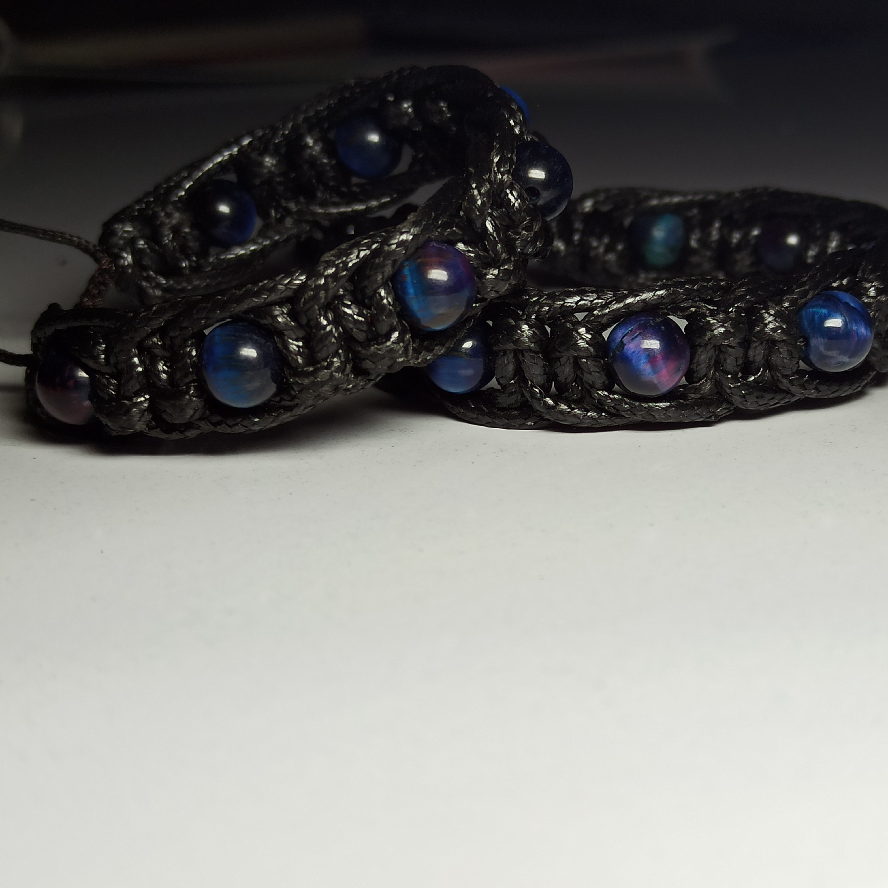 دستبند چشم ببر آبی دستبند سنگی چشم ببر با بافتی چرم