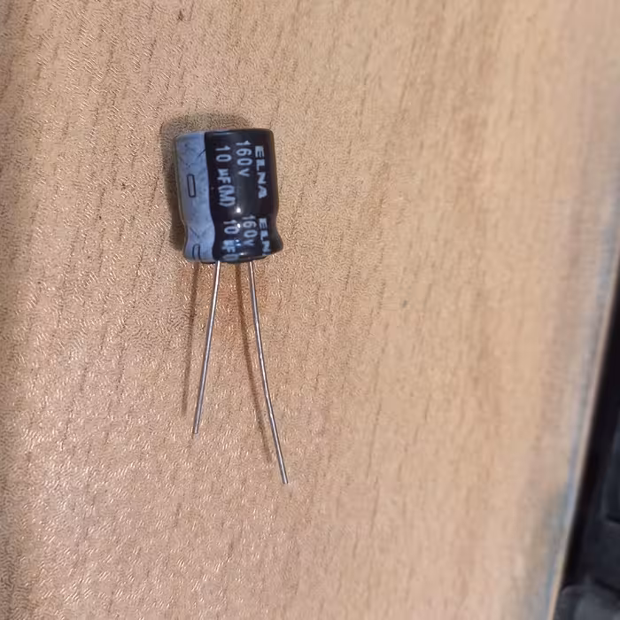 خازن الکترولیت 10 میکرو فاراد 160 ولت  مارک ELNAژاپنی کد محصول 33