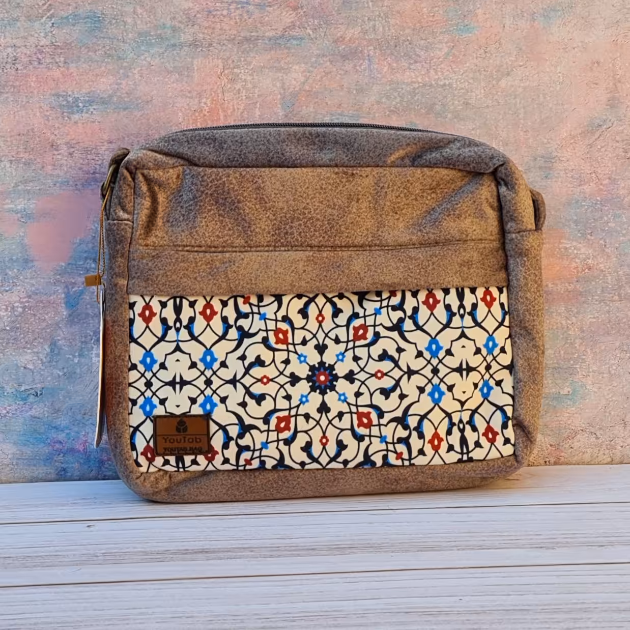 کیف دوشی یوتاب مدل تابان پارچه میکرو و فینو و چرم دوزی شده کد 3011