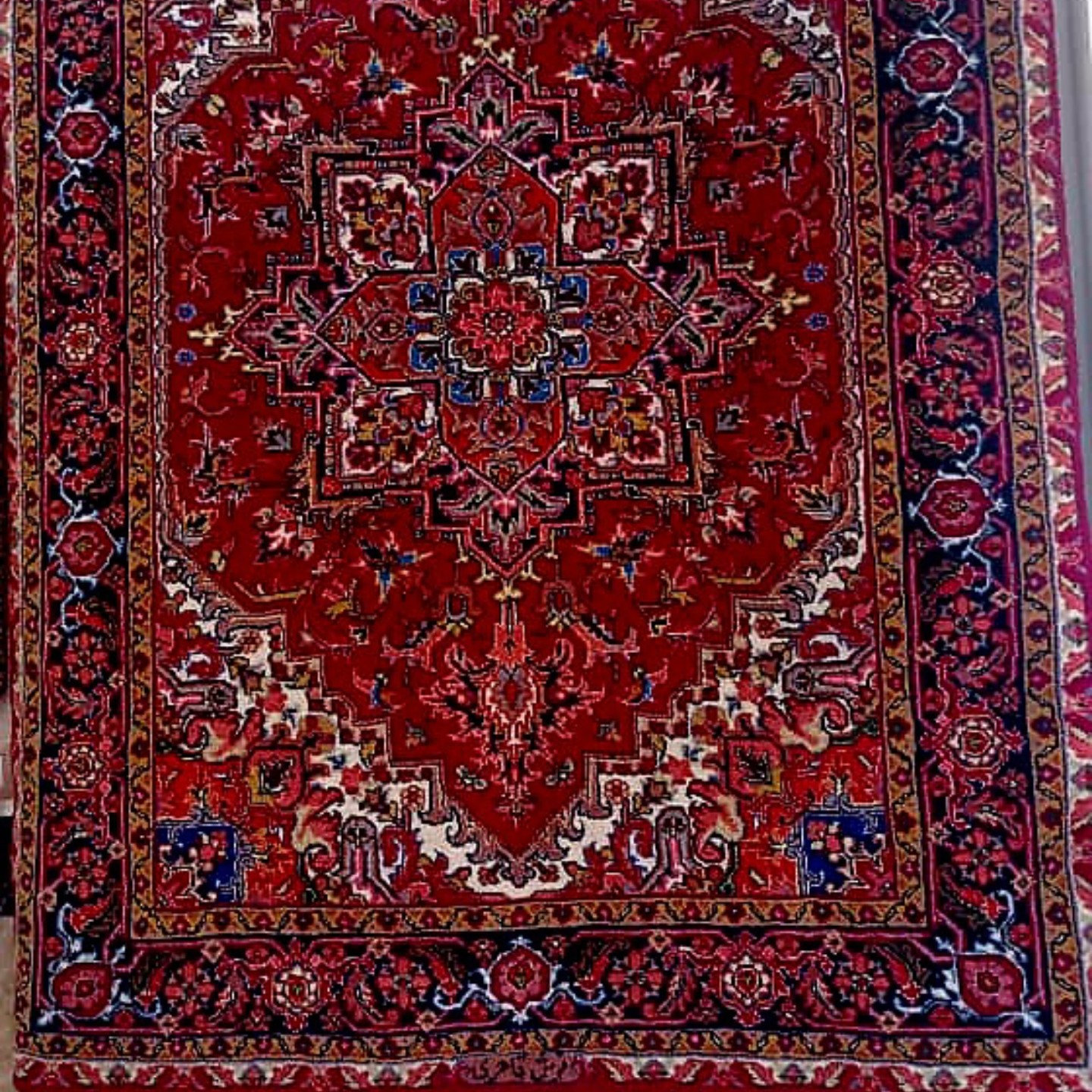 فرش دستباف هریس نقش تاجری در  ابعاد 210در160