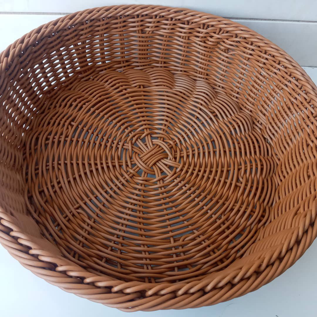 سبد حصیری نان و میوه