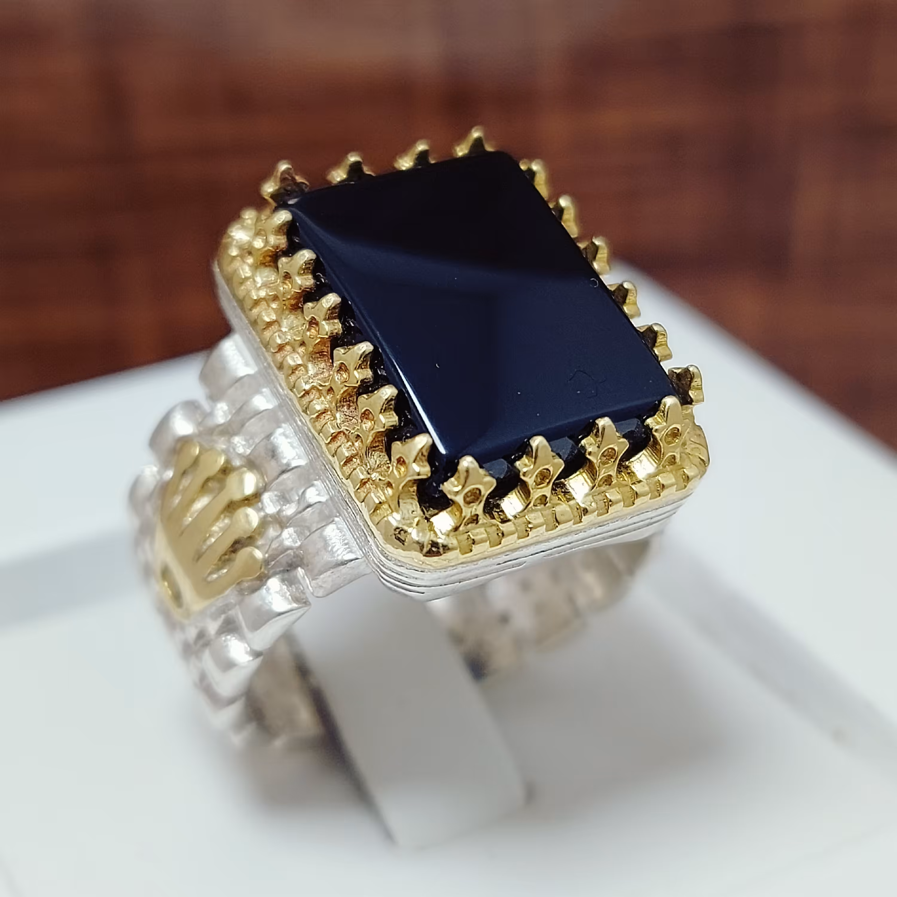 انگشتر نقره شیک مردانه طرح رولکس تاج چهار گوش با نگین عقیق مشکی اصلی و معدنی 