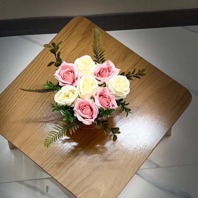 باکس گل رز مصنوعی  زیبا و  مناسب برای هدیه 