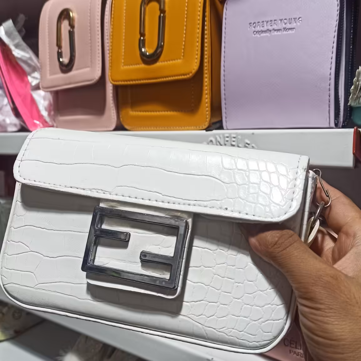 کیف پاسپورتی سفید 