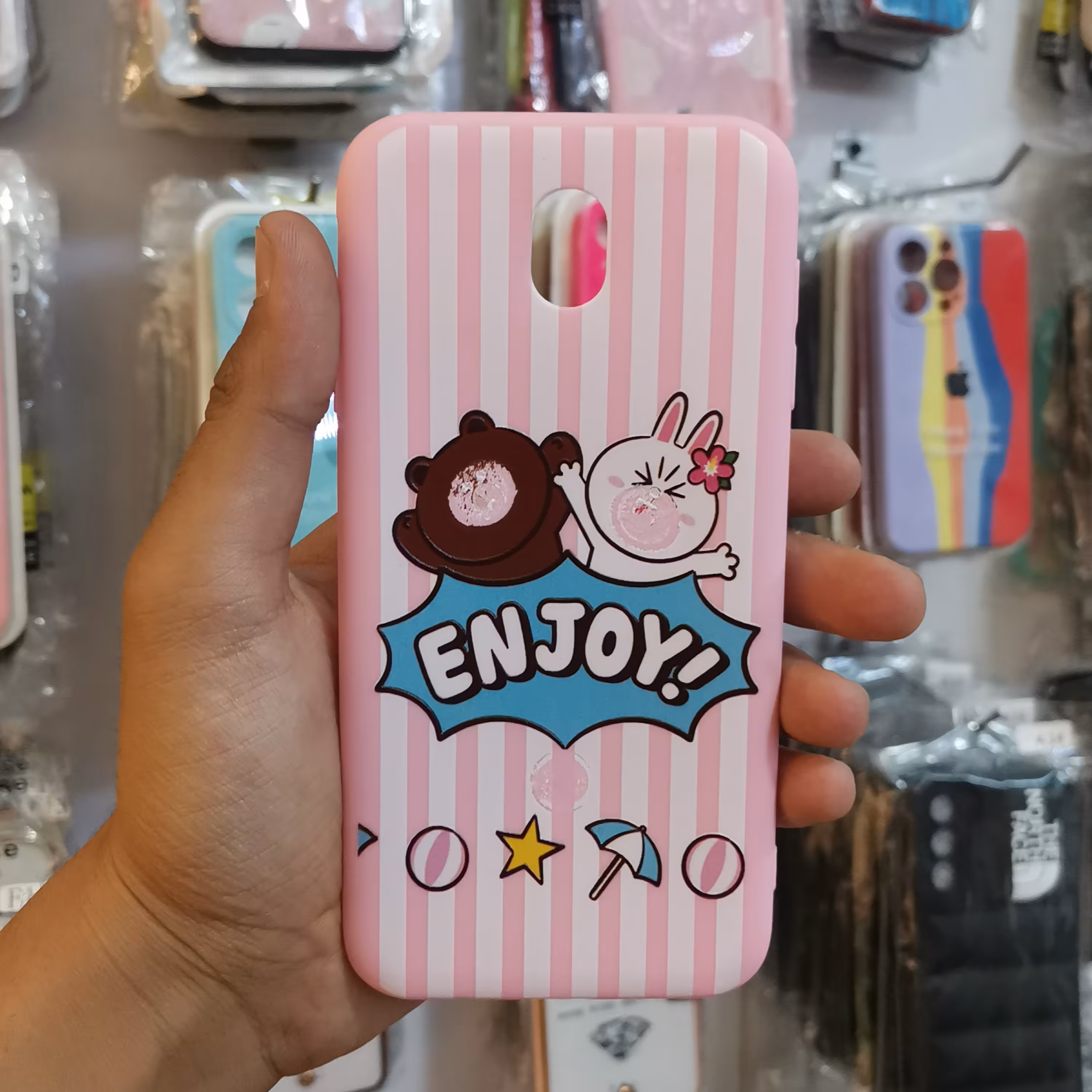 گارد سامسونگ j7pro و j7 pro و J7 pro و J7pro و j730 و J730 ( عروسک هاش افتاده و یکم چسب روش هست) 