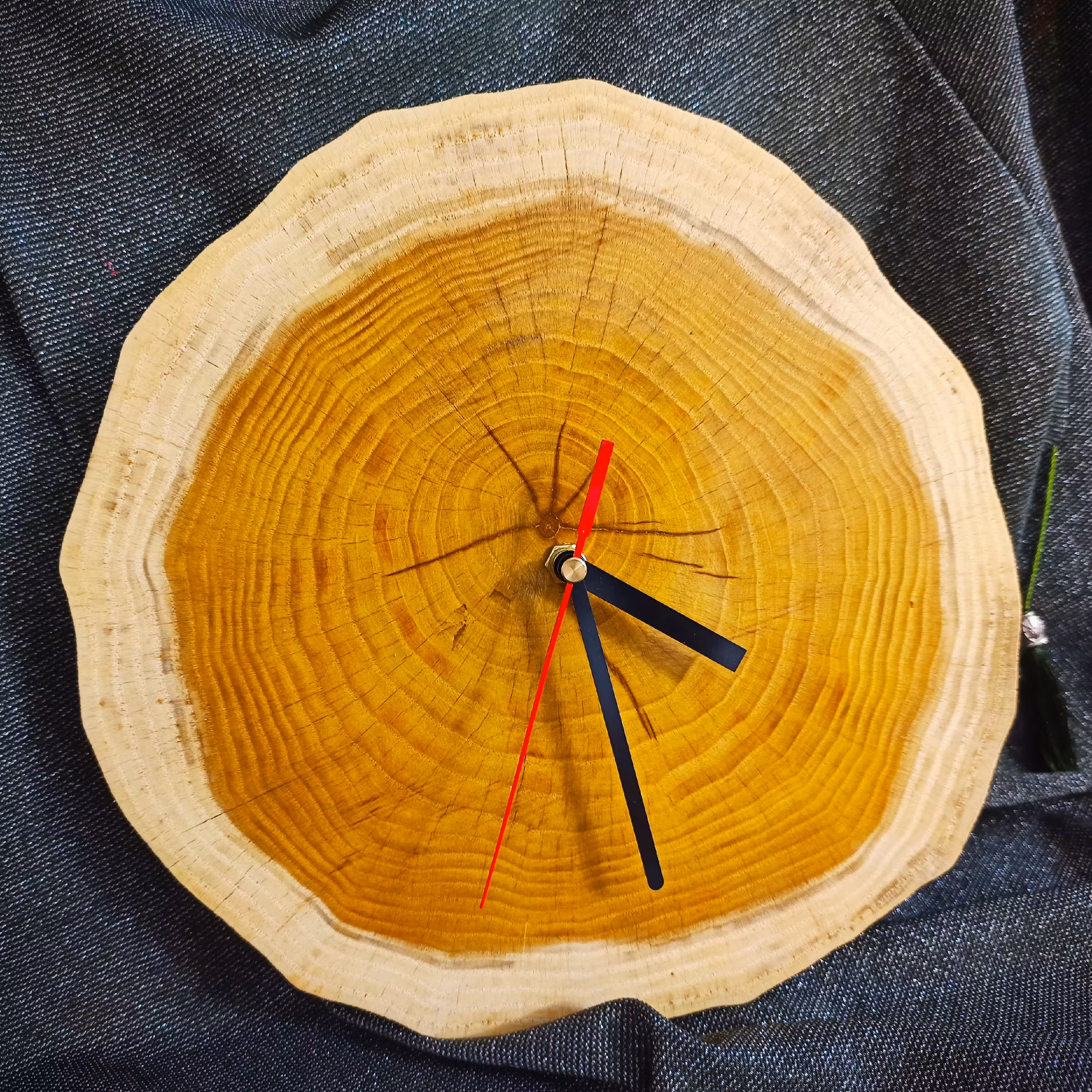 ساعت چوبی طرح سوری