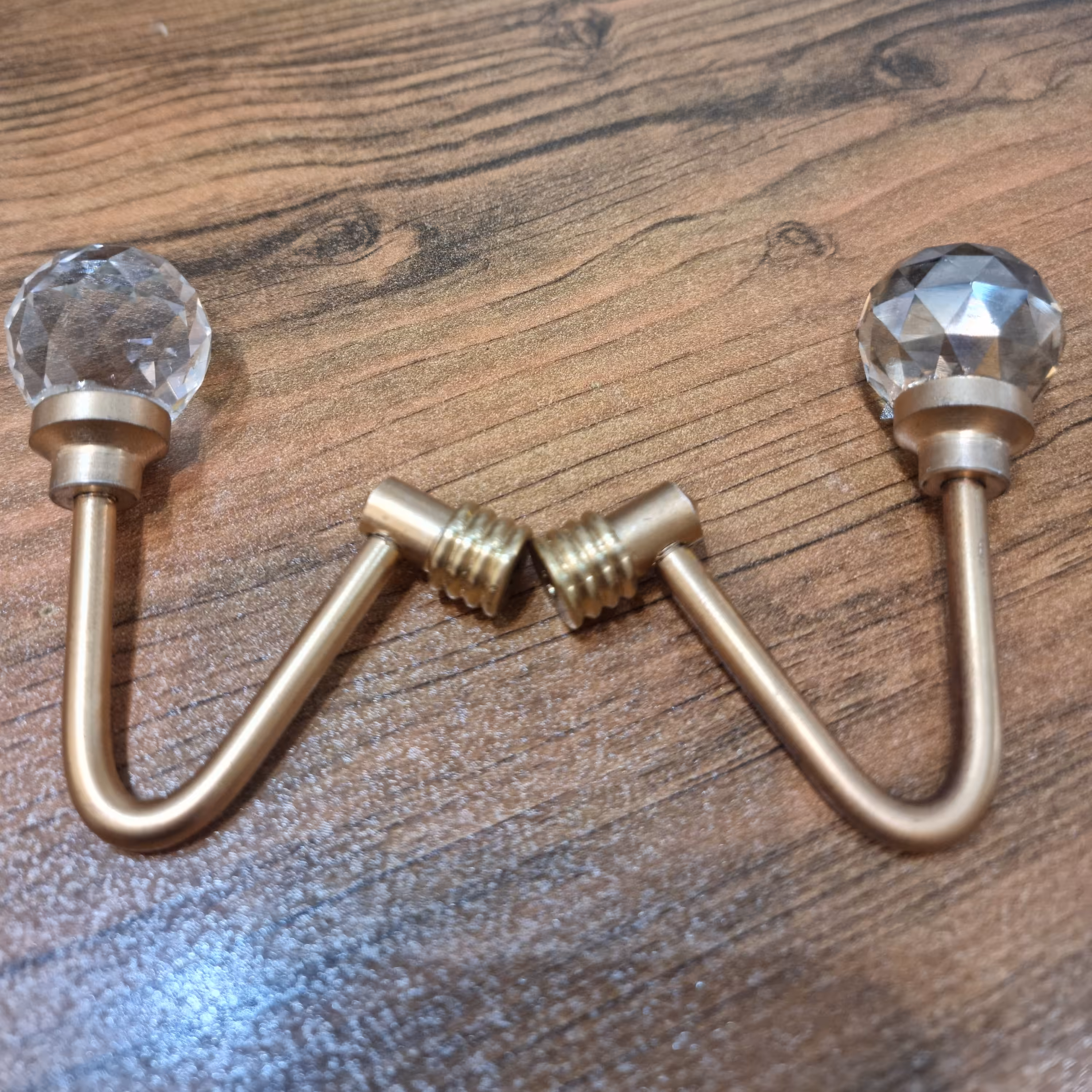 گل میخ کریستالی شامپاینی