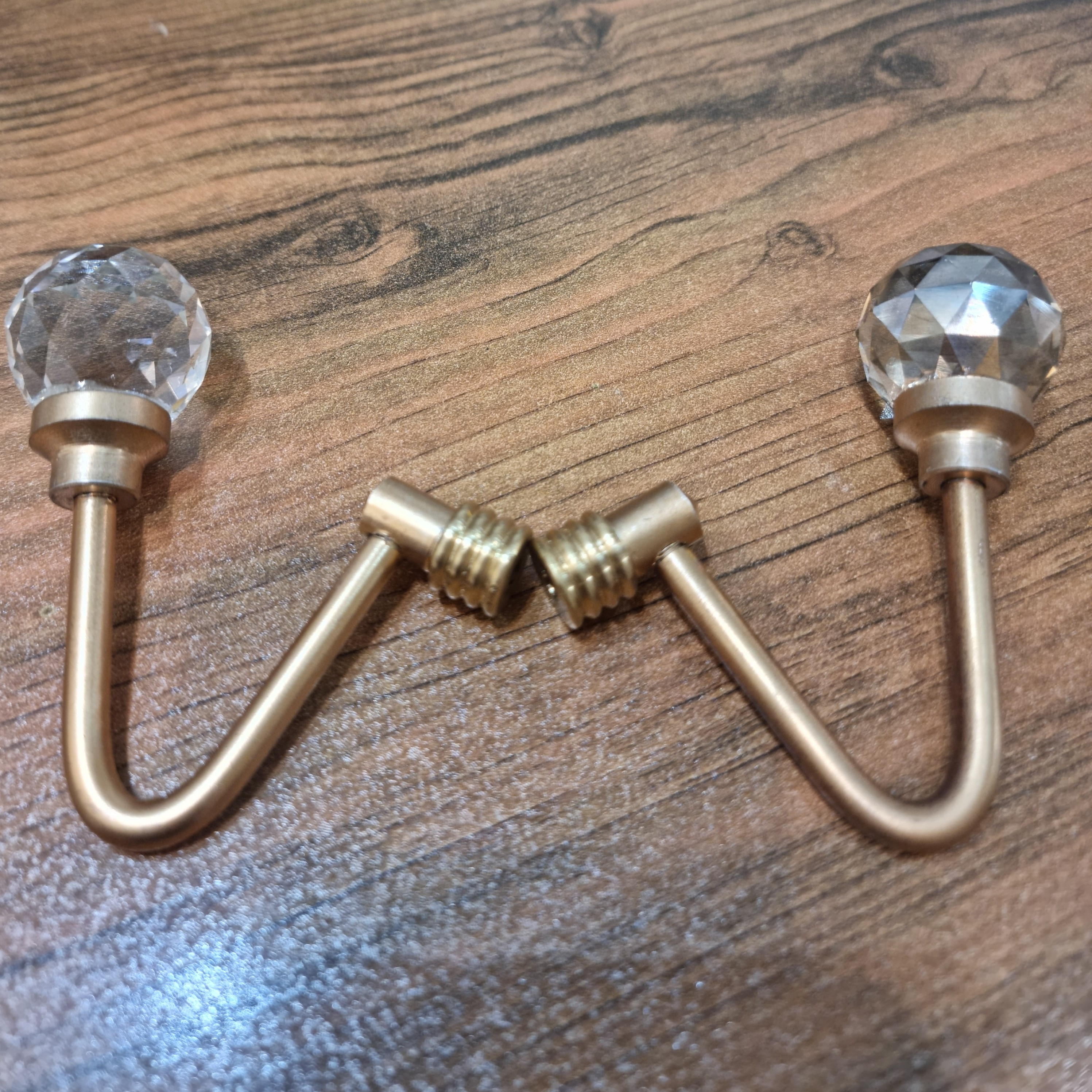 گل میخ کریستالی شامپاینی