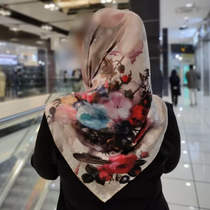 روسری ابریشم مامی براق دور دست دوز  تخفیف ویژه
