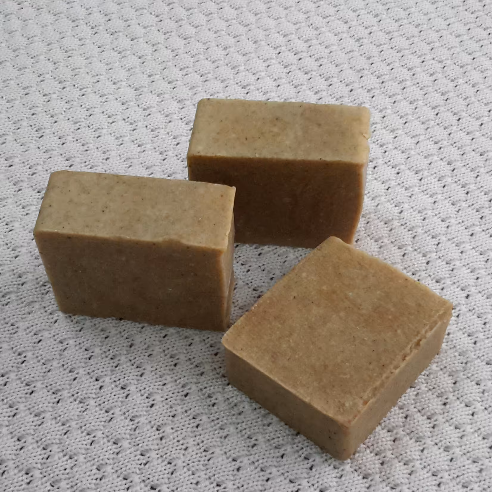 صابون سدر تقویت کننده پوست موی سر، جلوگیری از ریزش مو، ضد خارش و گیاهی دست ساز با بهترین روغن زیتون نارگیل تقویت پوست 

