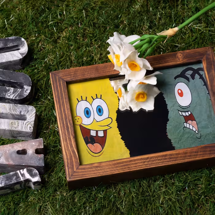 آینه آنتیک طرح باب اسفنجی با قاب چوبی آینه دکوراتیو