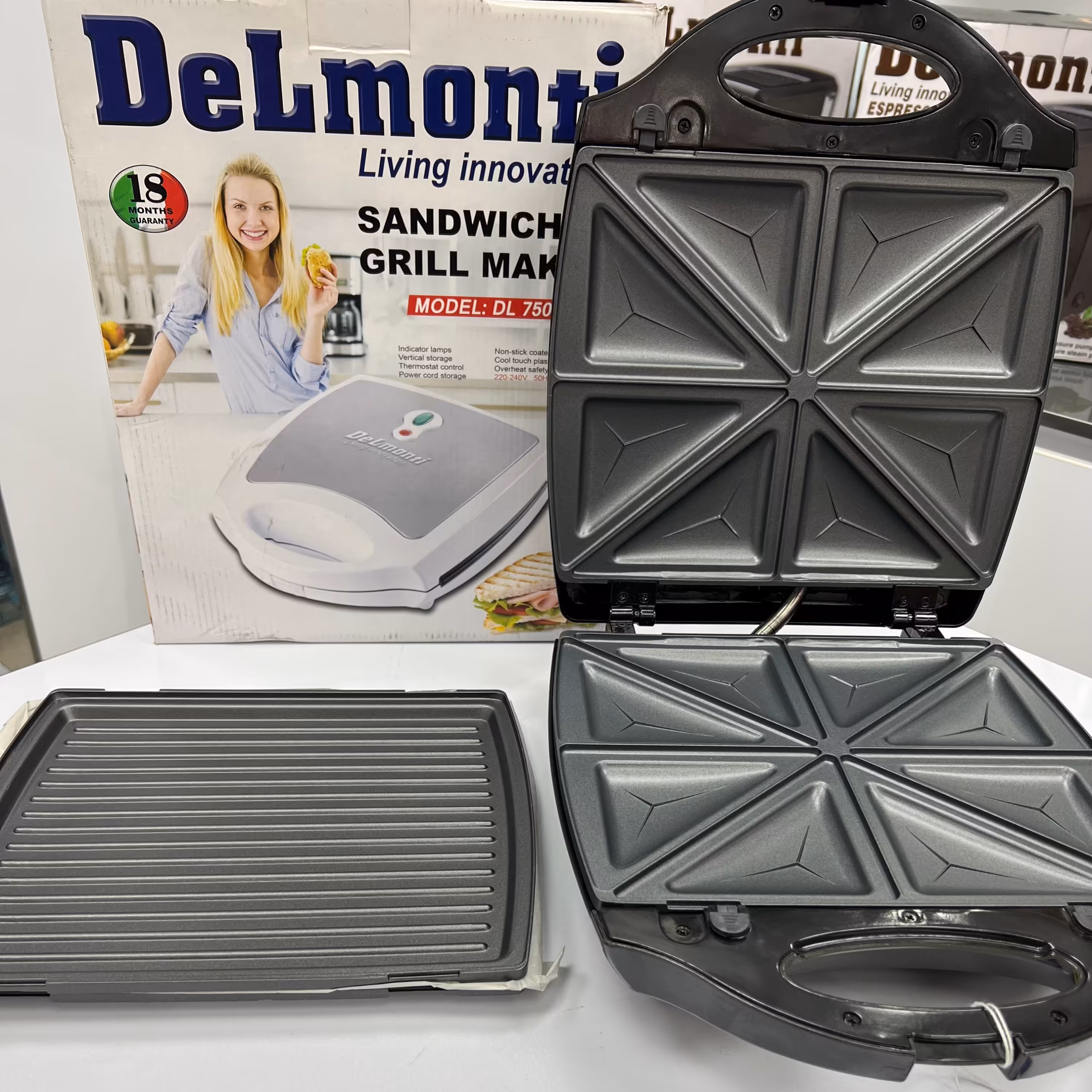 ساندویچ ساز و گریل سفید و مشکی دلمونتی مدل DL 750 