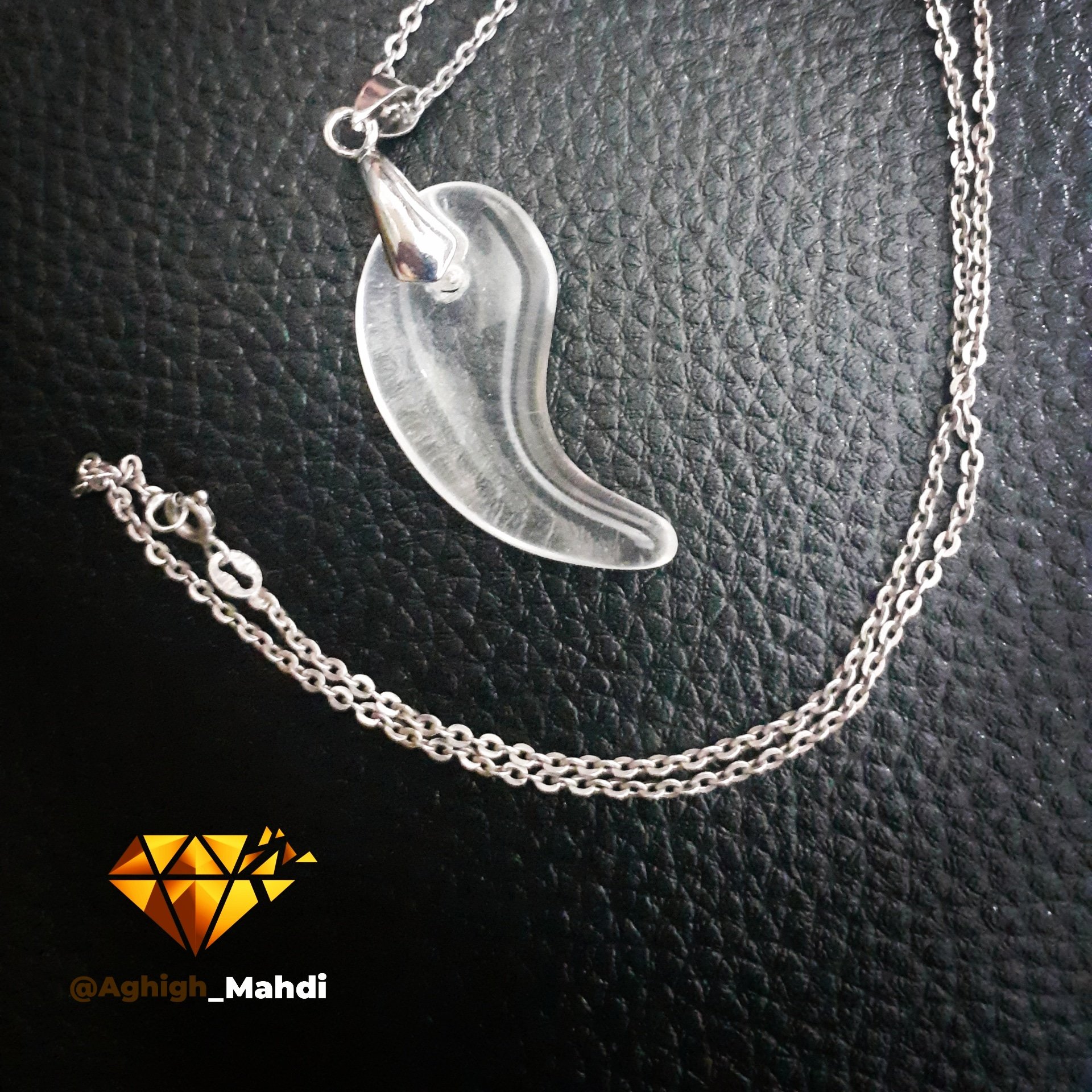 گردنبند در شیشه ای طرح بوته جقه