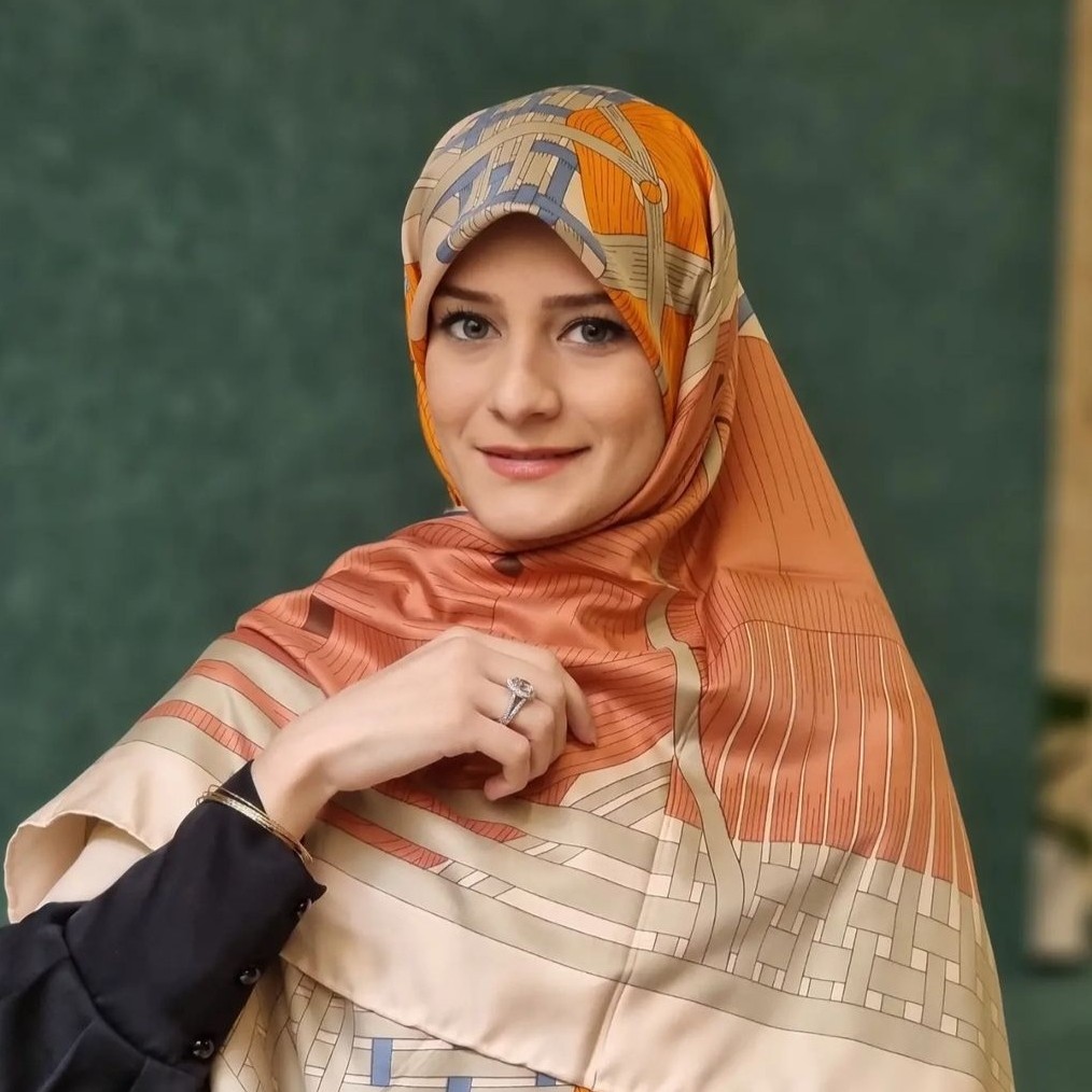 روسری ابریشم وارداتی شیک وخاص رنگ آمیزی بی نظیر