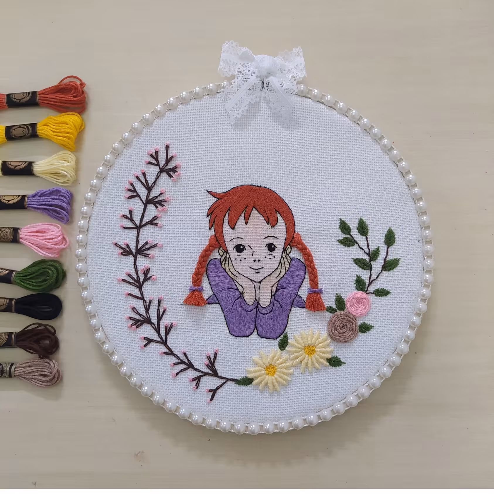 دیوار کوب گلدوزی طرح فانتزی آنه شرلی دیوارکوب دخترانه 
