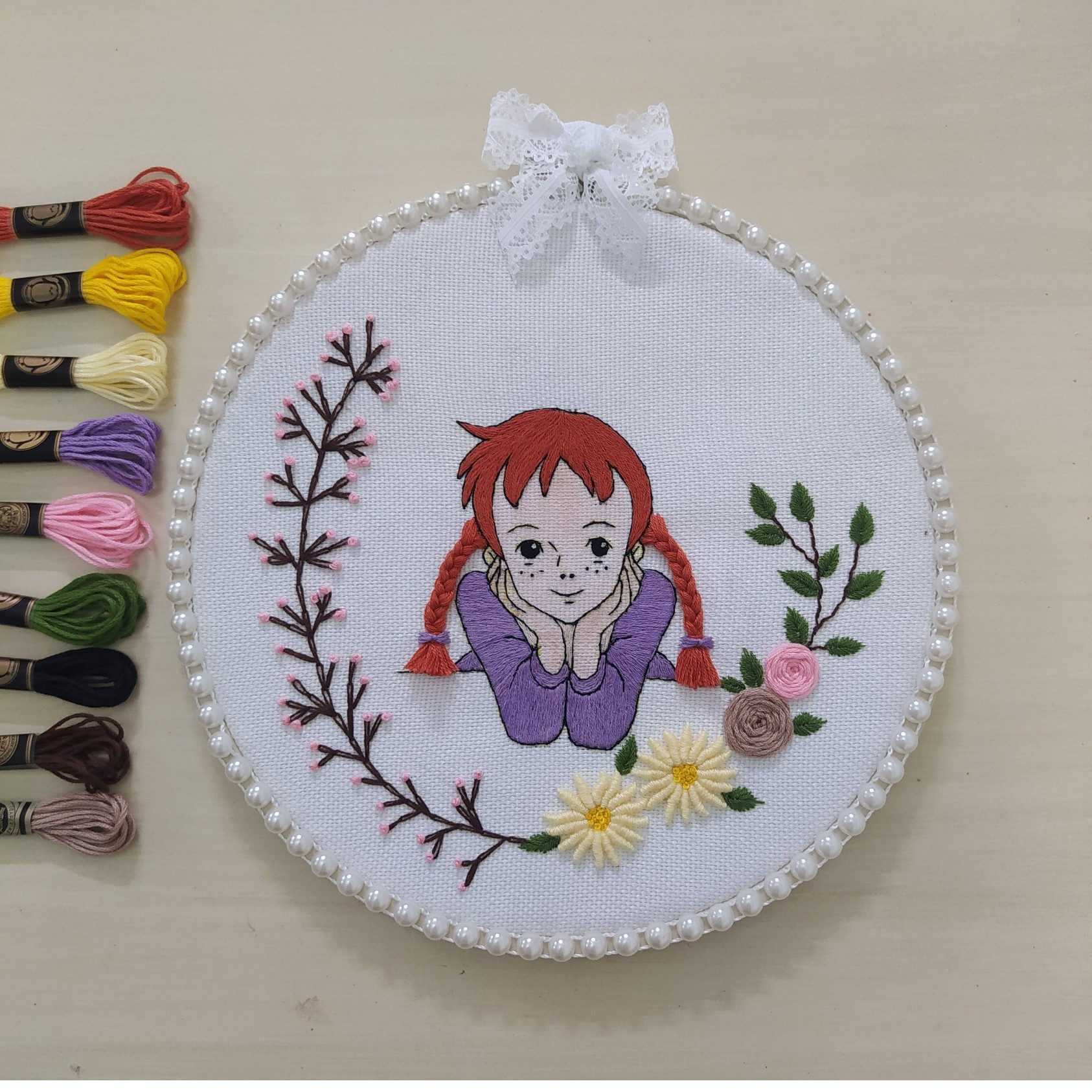 دیوار کوب گلدوزی طرح فانتزی آنه شرلی دیوارکوب دخترانه