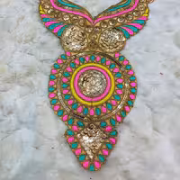 پنل سوزندوزی چند رنگ پارچه حیات