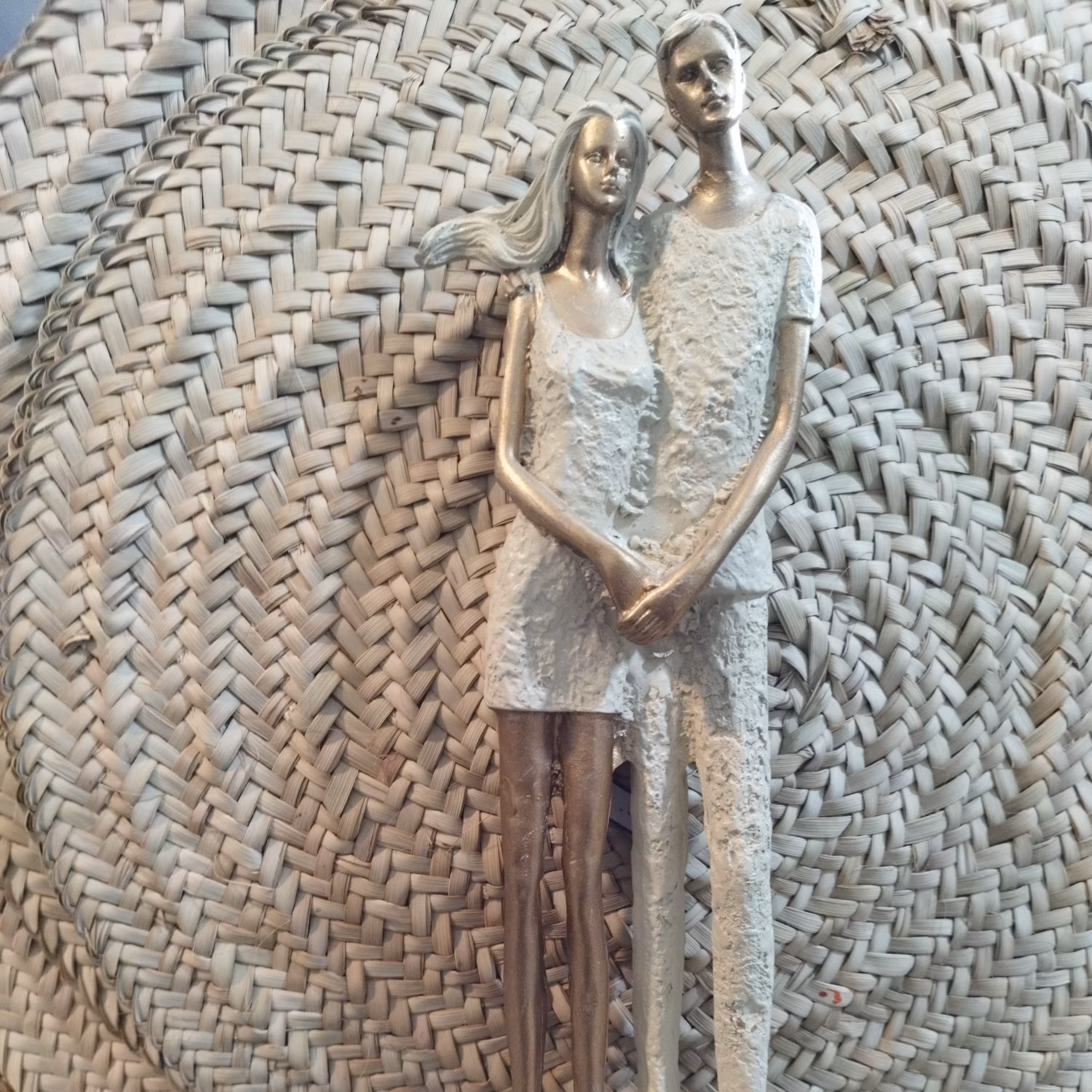 مجسمه عروس و داماد  جنس پلی استر  باطراحی  و رنگ زیبا