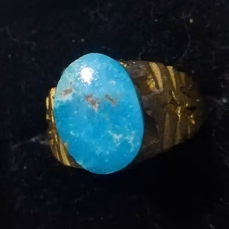 نگین فیروزه نیشابوری اصل طبیعی بسیار خوشرنگ و نقش مناسب ساخت انگشتر و آویز مردانه و زنانه