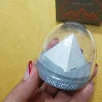 هایلایتر هرمی she loves سه بعدی با پیگمنت بالا شاین و براق شماره 01 