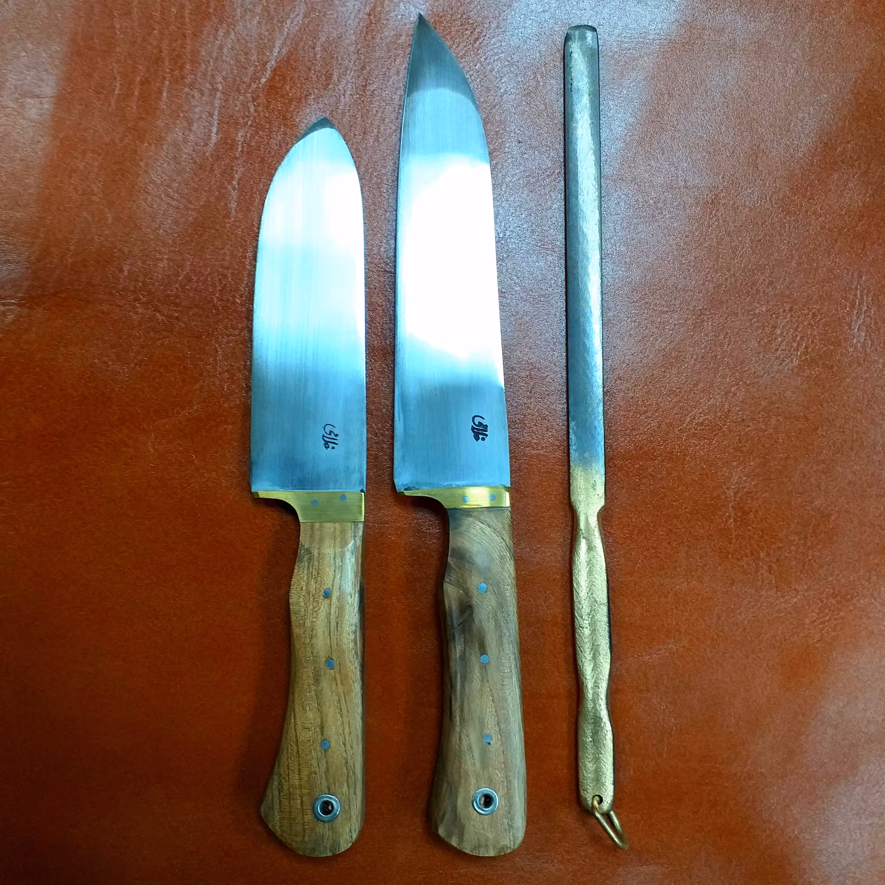 چاقوزنجان چاقو اصل زنجان مخصوص قصابی و سلاخی ست سه عددی دوعدد چاقو با یکعددمصقل