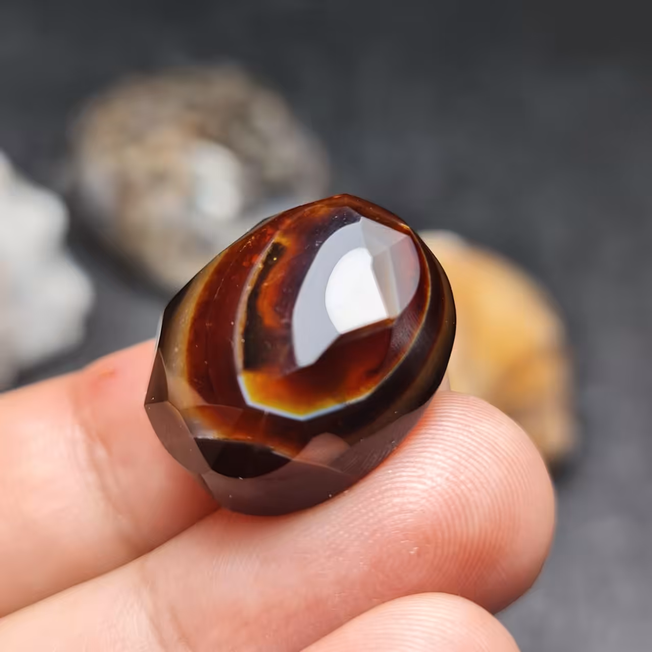  نگین فوق العاده زیبای سنگ عقیق سلیمانی خاص معدنی اصل خرسانی با تراش فست
کد  27731